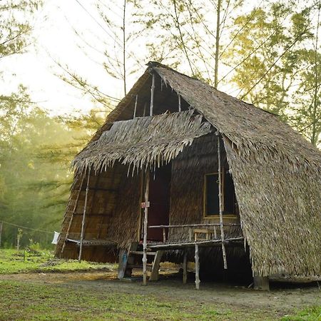 Hotel Mr. Chuoi Bar And Hut Ko Phra Thong Zewnętrze zdjęcie