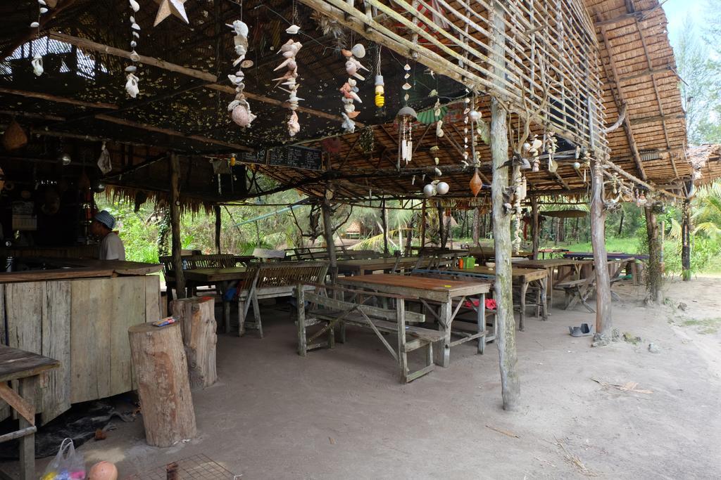 Hotel Mr. Chuoi Bar And Hut Ko Phra Thong Zewnętrze zdjęcie