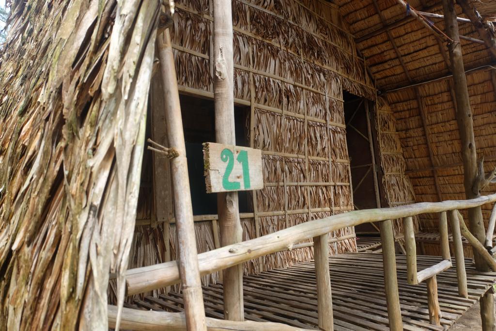 Hotel Mr. Chuoi Bar And Hut Ko Phra Thong Zewnętrze zdjęcie