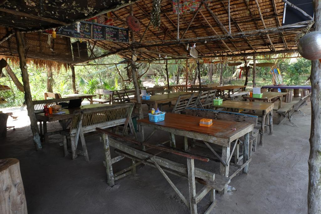 Hotel Mr. Chuoi Bar And Hut Ko Phra Thong Zewnętrze zdjęcie