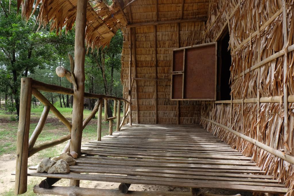 Hotel Mr. Chuoi Bar And Hut Ko Phra Thong Zewnętrze zdjęcie