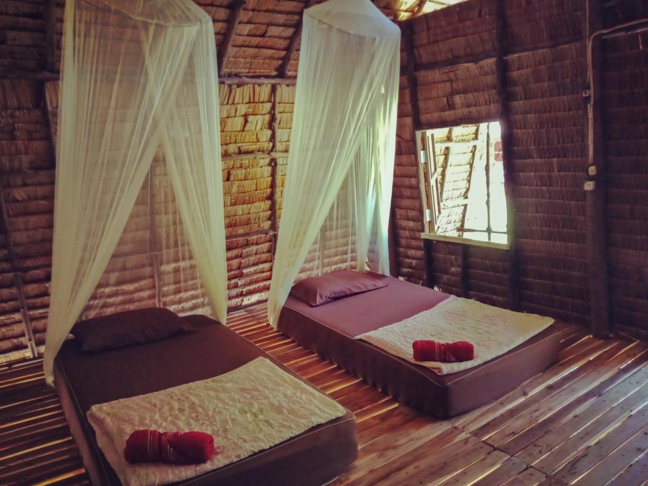 Hotel Mr. Chuoi Bar And Hut Ko Phra Thong Zewnętrze zdjęcie