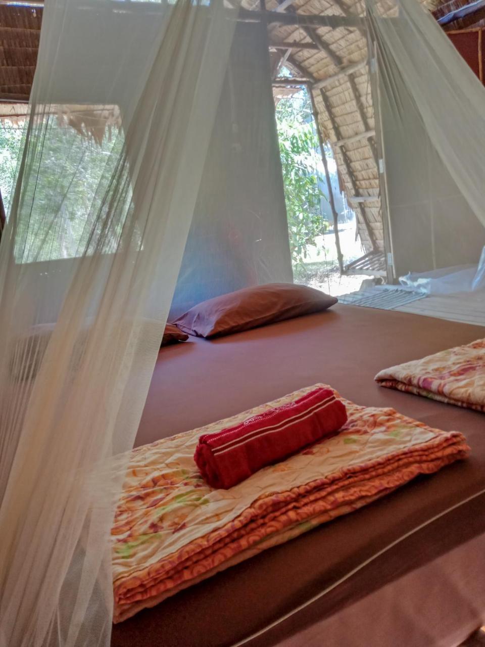 Hotel Mr. Chuoi Bar And Hut Ko Phra Thong Zewnętrze zdjęcie