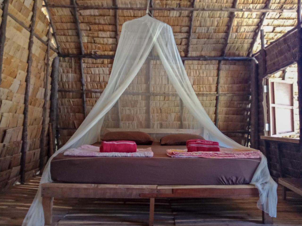 Hotel Mr. Chuoi Bar And Hut Ko Phra Thong Zewnętrze zdjęcie
